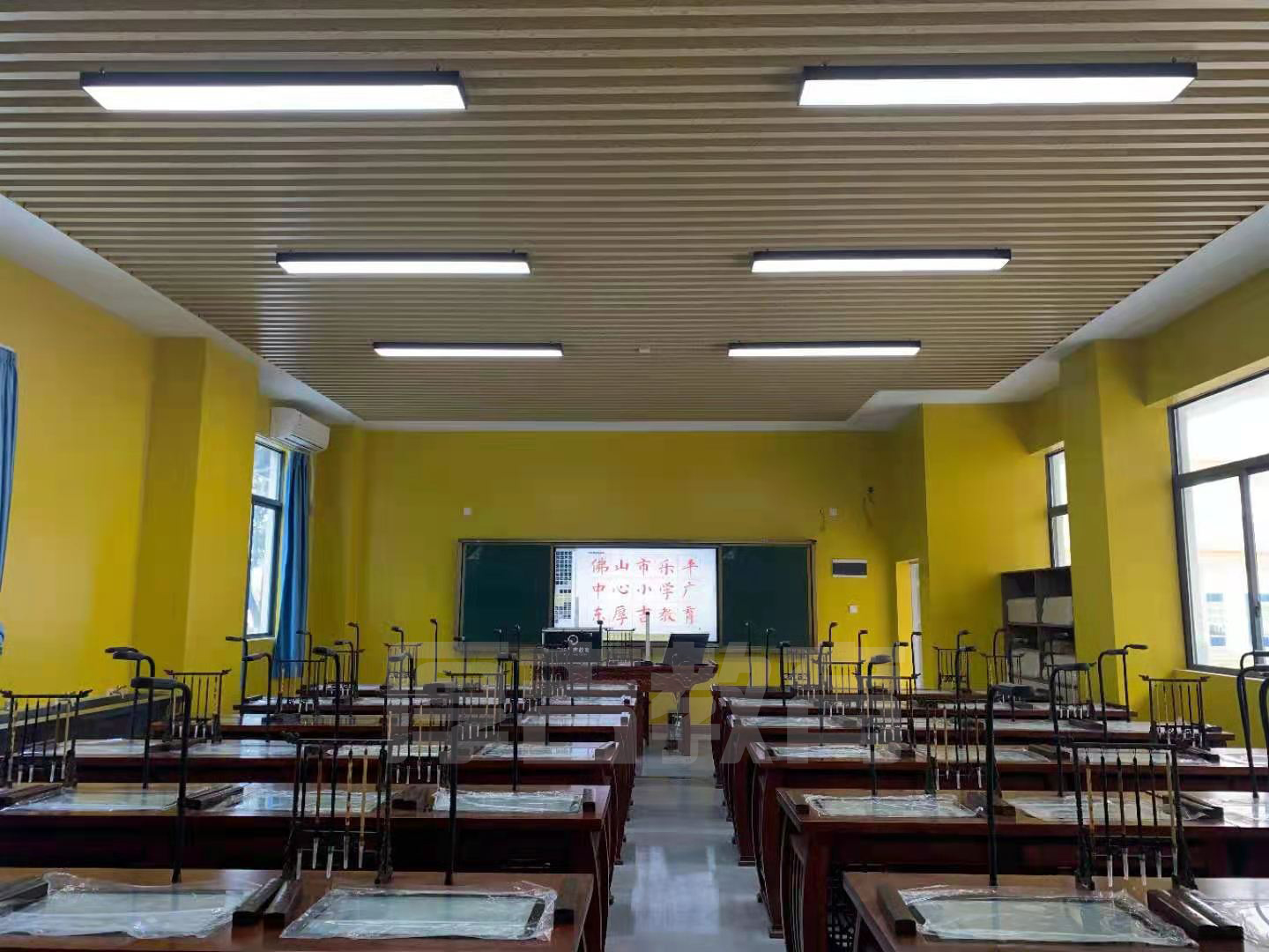 学校<a href='http://www.xklab.com/chanpin/57-1.html' target='1' style='font-size:18px; font-weight:bold; color:#000000;'>书法室</a>
