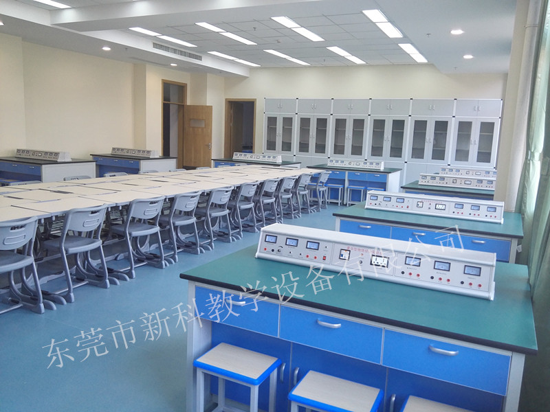 <a href='http://www.xklab.com/' target='1' style='font-size:14px; font-weight:bold; color:#0080ff;'>物理实验室</a>教室