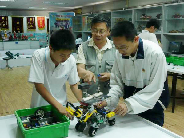 <a href='http://www.xklab.com/chanpin/60-1.html' target='1' style='font-size:18px; font-weight:bold; color:#000000;'>机器人功能室</a>